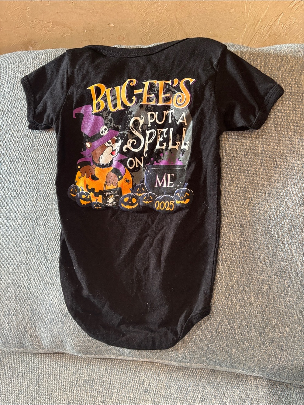 Buc-ee’s Halloween onesie! 18 months